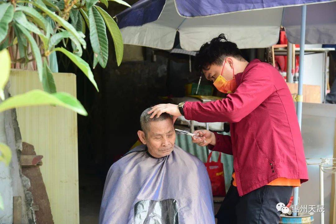 DƬ